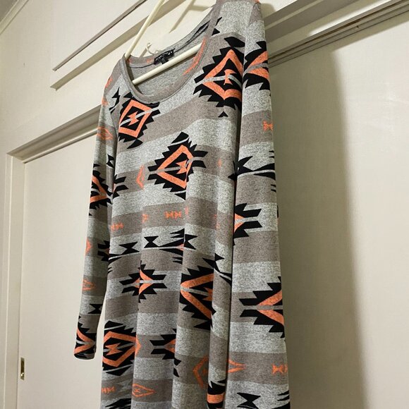 Living Doll, long sleeve, abstract & super comfy tunic, size 1X - Picture 4 of 9